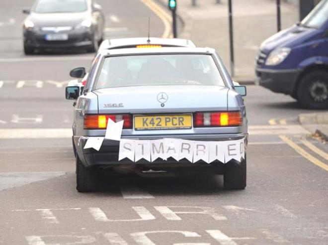 Cinayətkara ərə getmək üçün həbsxanaya gəlinlikdə getdi -  FOTOLAR